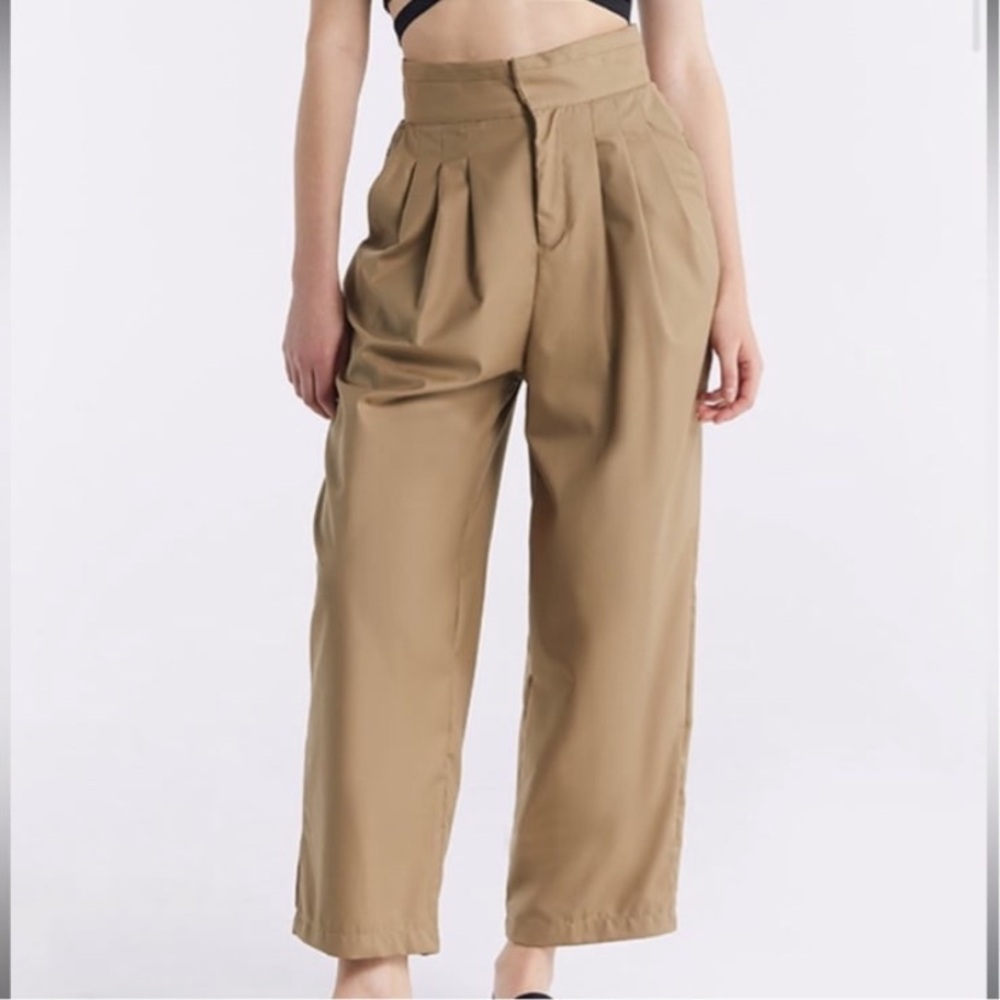 Lattelier Women’s High Waisted Pleated Pants in Bone Brown Size Large